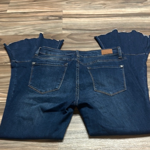 Judy Blue Crop Flare Fit Blue Raw Hem Jeans Size 5/27 - Picture 6 of 9